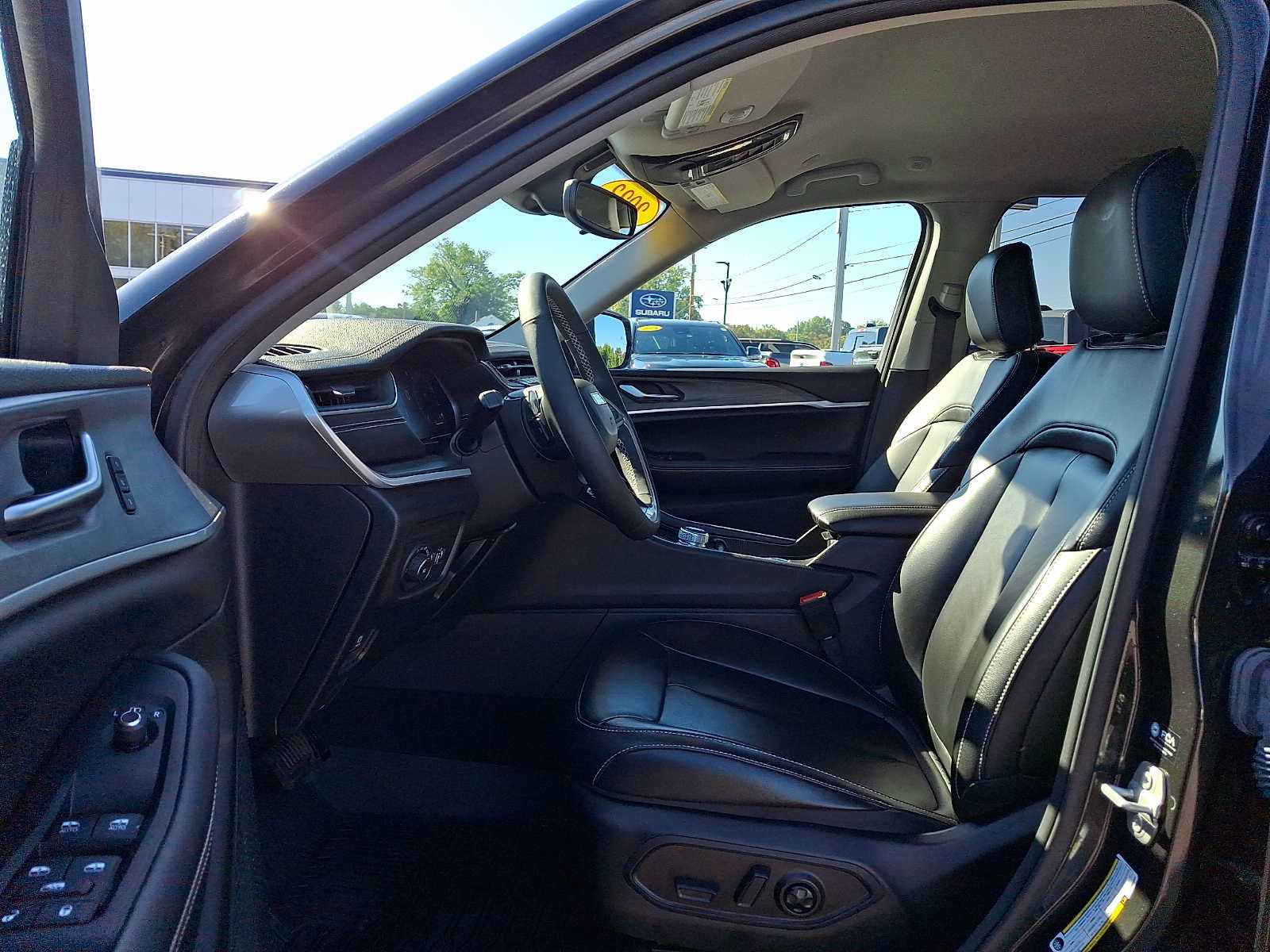 Used 2023 Jeep Grand Cherokee Limited AWD/4WD image 14