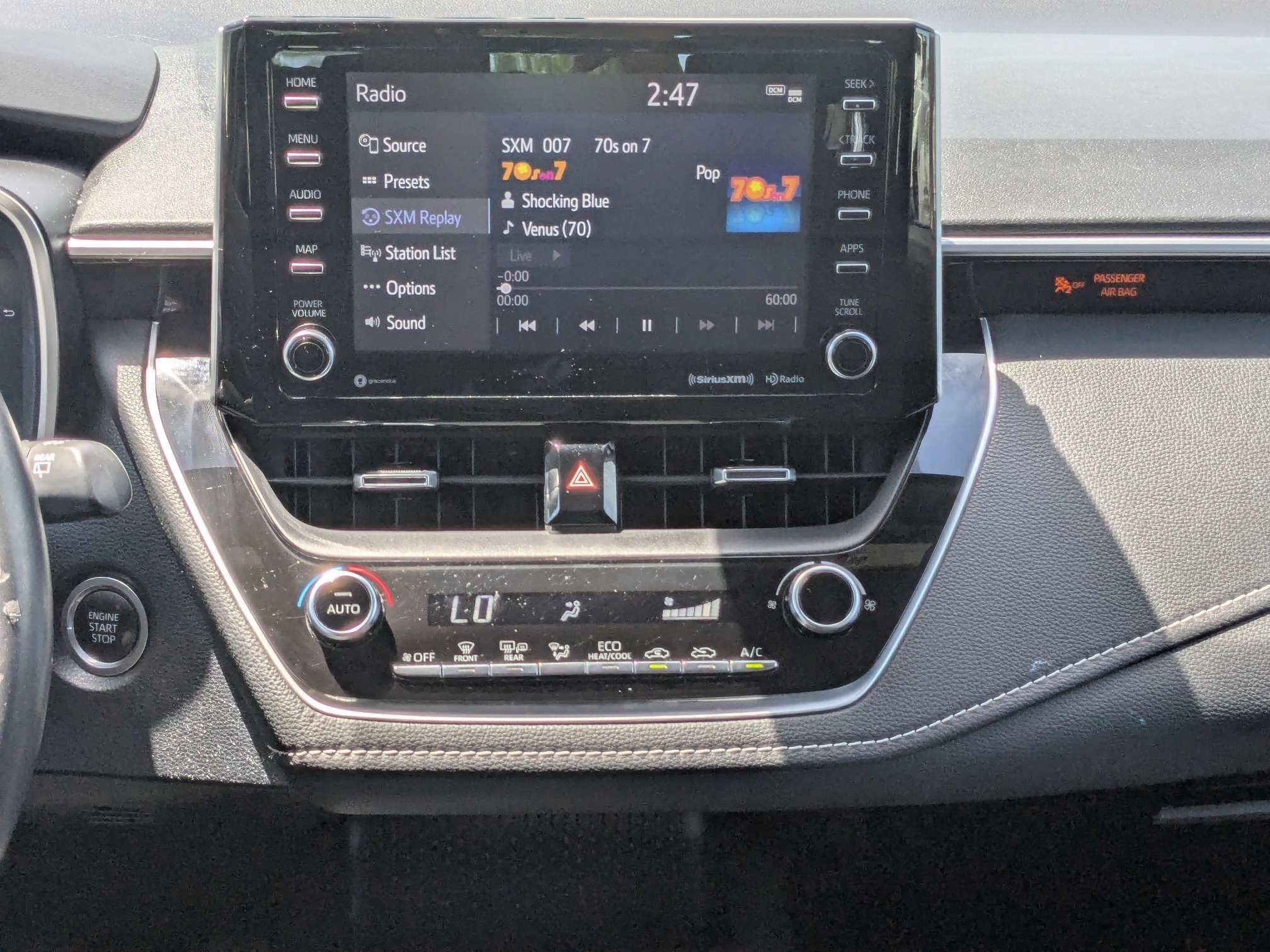 Used 2020 Toyota Corolla SE w/ SE Preferred Package FWD image 17