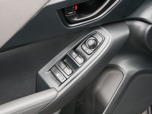 Used 2024 Subaru Crosstrek 2.0i Premium image 19