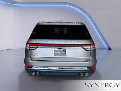 Used 2020 Lincoln Aviator 2WD image 6