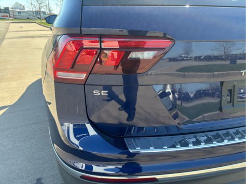Used 2022 Volkswagen Tiguan SE AWD/4WD image 8