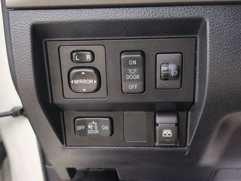 Used 2017 Toyota Tundra SR5 w/ SR5 Upgrade Package AWD/4WD image 19