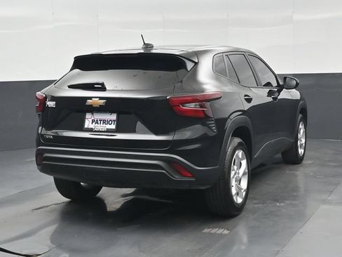 Used 2026 Chevrolet Trax LS w/ LS Convenience Package FWD image 2