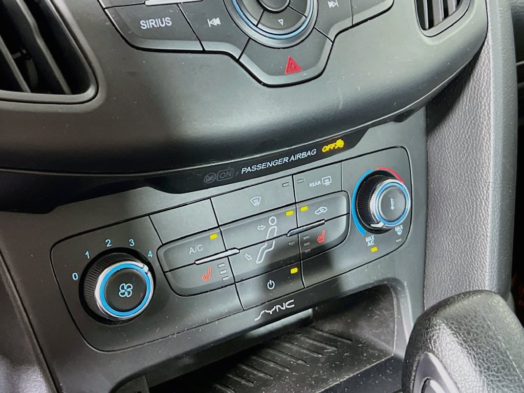 Used 2017 Ford Focus SE w/ Cold Weather Package FWD image 14