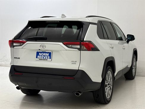 Used 2023 Toyota RAV4 XLE Premium image 9