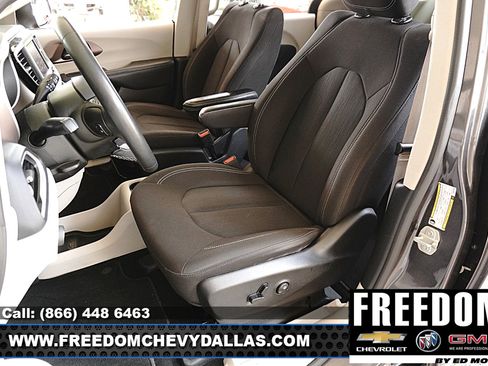 Used 2023 Chrysler Voyager LX FWD image 9
