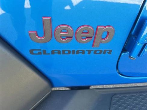 Certified 2022 Jeep Gladiator Rubicon w/ Cold Weather Group AWD/4WD image 25