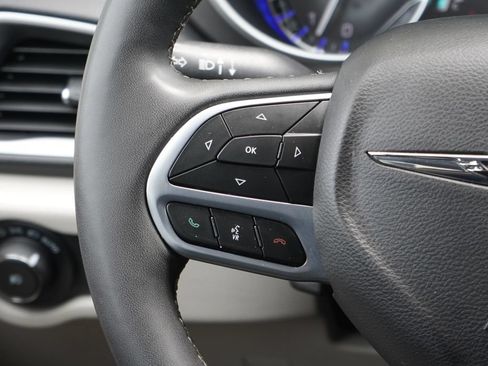 Used 2024 Chrysler Pacifica Touring-L FWD image 14