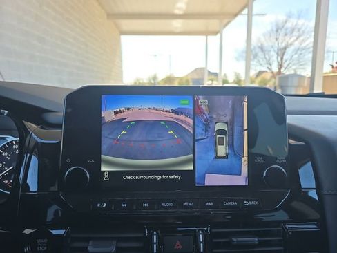 Used 2025 Nissan Pathfinder SL image 9