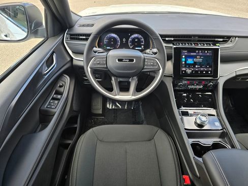 New 2025 Jeep Grand Cherokee L Laredo w/ Luxury Tech Group I image 30