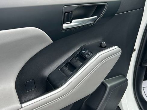 Used 2021 Toyota Highlander XLE image 13