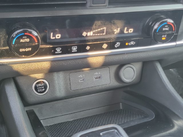 Used 2023 Nissan Rogue SV FWD image 11