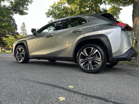 Used 2019 Lexus UX 200 w/ Premium Package FWD image 21