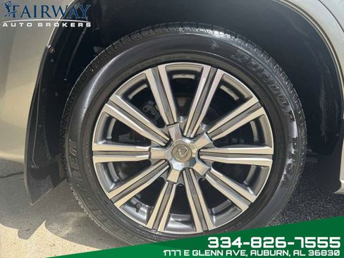 Used 2016 Lexus LX 570 4WD w/ Luxury Package image 40