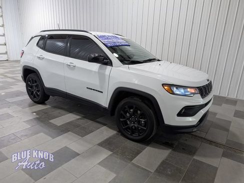 Used 2025 Jeep Compass Latitude w/ Altitude Special Edition AWD/4WD image 5
