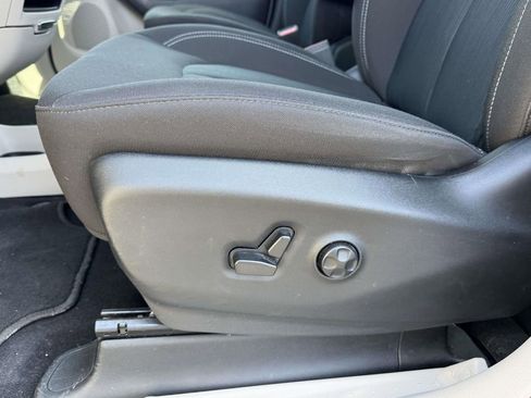 Used 2024 Chrysler Voyager LX FWD image 19
