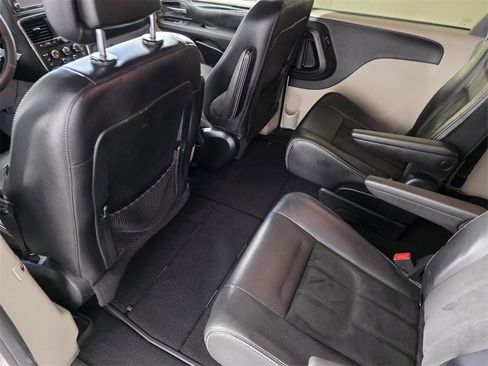 Used 2019 Dodge Grand Caravan SXT image 15