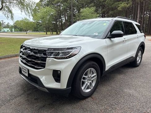 Used 2026 Ford Explorer Active w/ Active Comfort Package RWD image 8