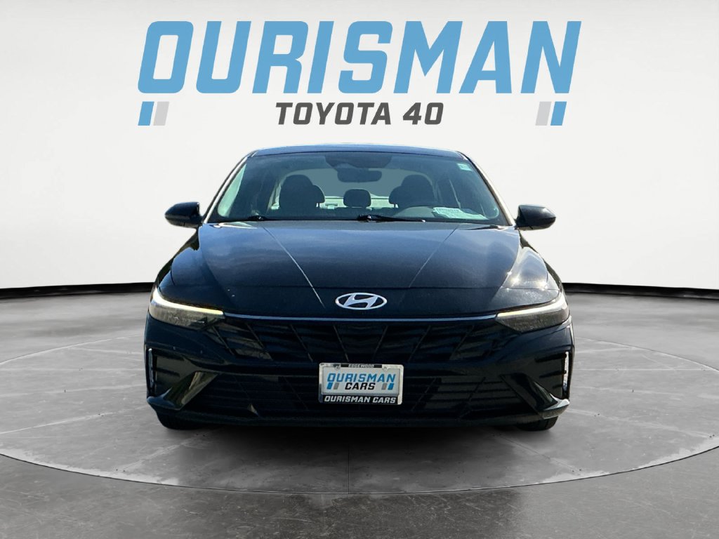 Used 2025 Hyundai Elantra SEL FWD image 2