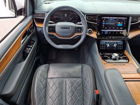 Used 2022 Jeep Grand Wagoneer Series III w/ Flexible Seating Group AWD/4WD image 11