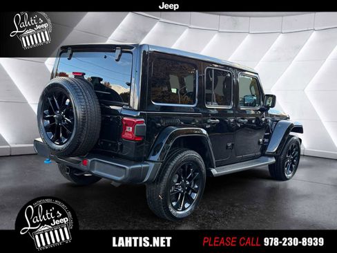 Used 2022 Jeep Wrangler Unlimited Sahara image 4