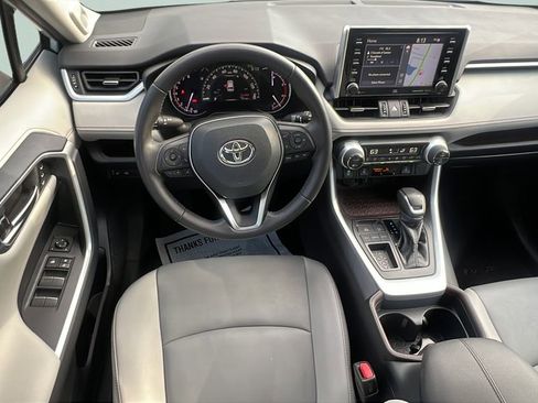 Used 2020 Toyota RAV4 Limited FWD image 12