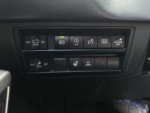 Used 2022 Toyota Tundra Platinum w/ Advanced Package AWD/4WD image 24