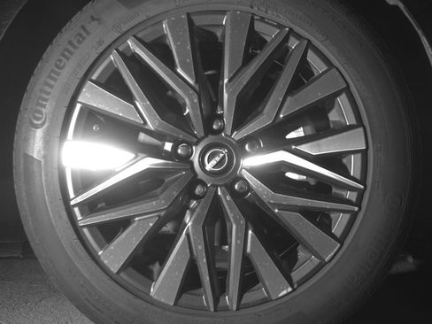 Used 2025 Nissan Altima 2.5 SV FWD image 13