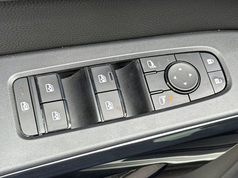 Certified 2023 Nissan Pathfinder S image 12