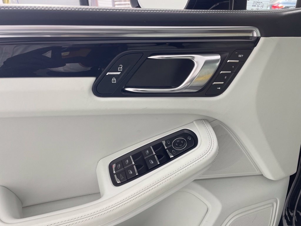 Used 2023 Porsche Macan S AWD/4WD image 14