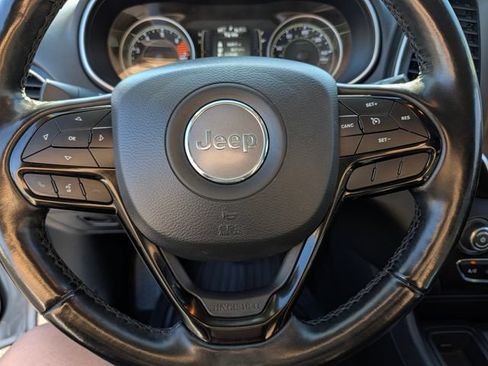 Used 2021 Jeep Cherokee Latitude Plus FWD image 20