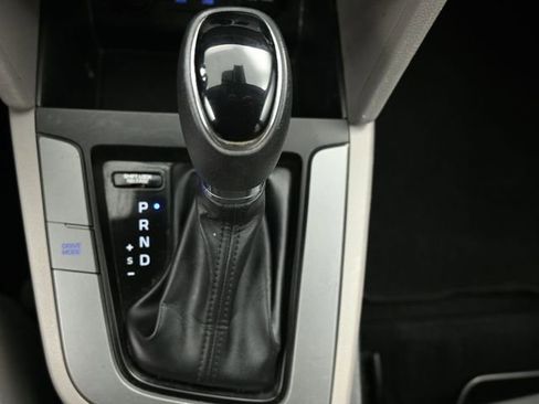 Used 2019 Hyundai Elantra SEL image 17