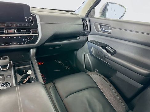 Used 2022 Nissan Pathfinder SL w/ SL Black Package image 32