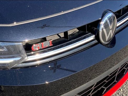 Used 2025 Volkswagen Jetta GLI Autobahn FWD image 29