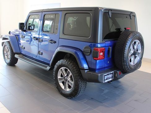 Used 2018 Jeep Wrangler Unlimited Sahara w/ LED Lighting Group AWD/4WD image 31