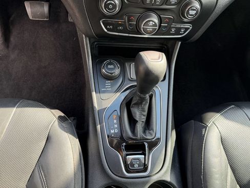 Used 2019 Jeep Cherokee Limited AWD/4WD image 15