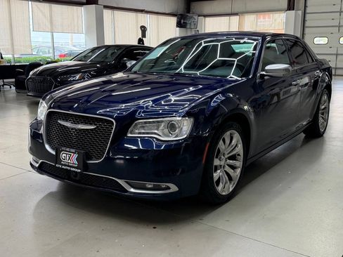 Used 2015 Chrysler 300 C Platinum w/ Harman/Kardon Audio Group RWD image 5