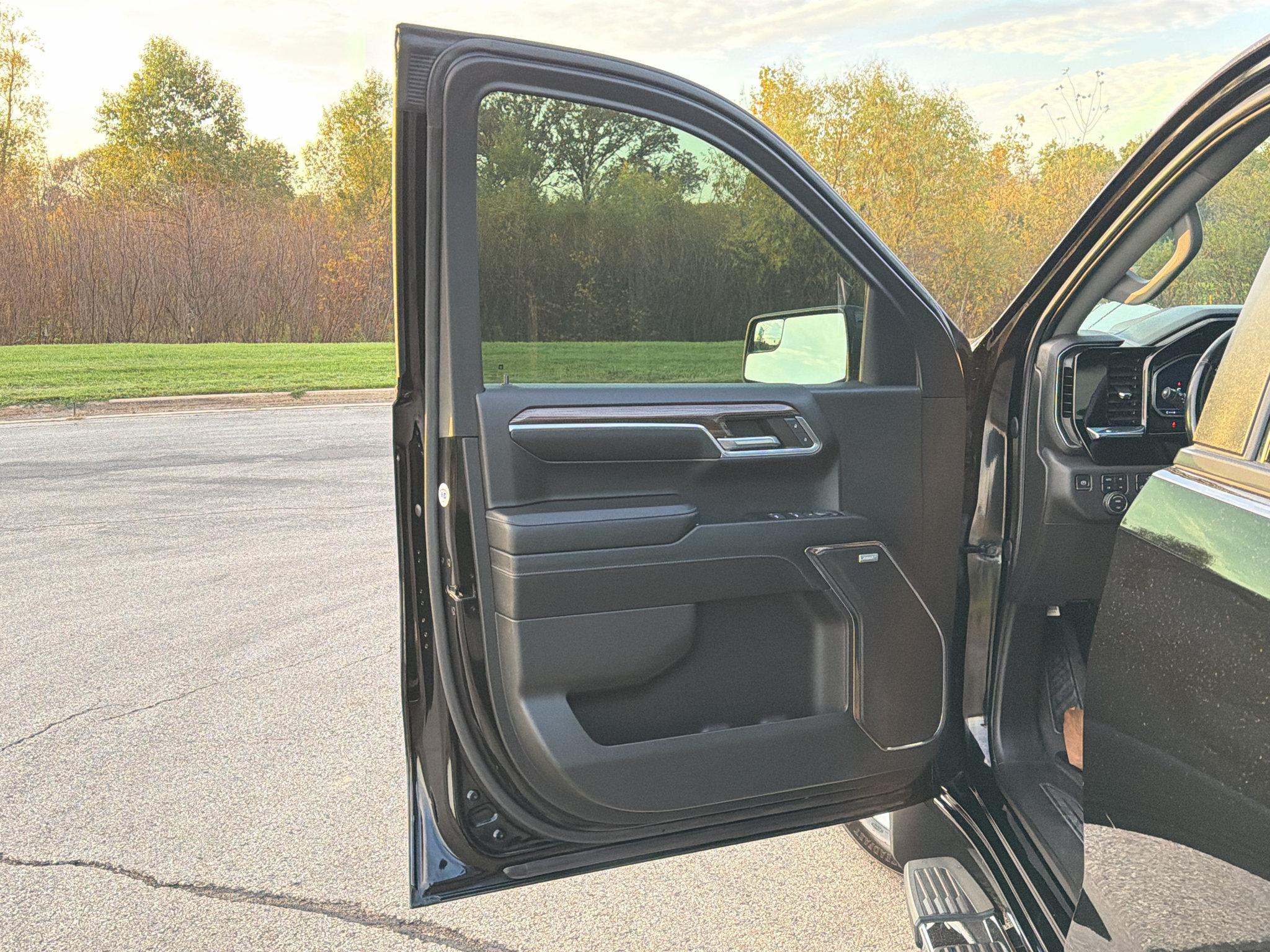 Used 2023 Chevrolet Silverado 1500 RST w/ Convenience Package II AWD/4WD image 10