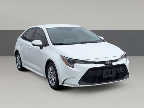 Used 2020 Toyota Corolla LE FWD image 2