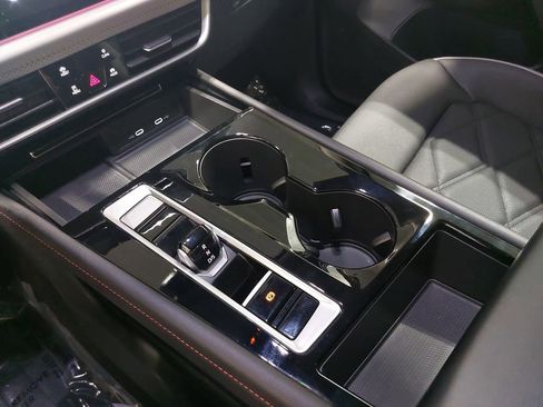 Used 2024 Volkswagen Atlas Peak Edition SEL image 28