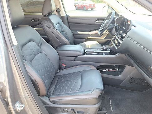 Used 2025 Nissan Pathfinder Platinum w/ Cargo Package FWD image 21