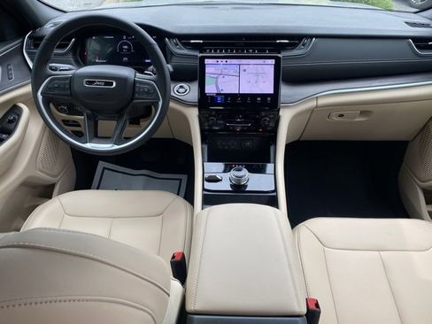 Used 2025 Jeep Grand Cherokee Limited image 33