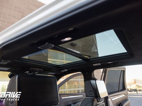 Used 2025 Cadillac Escalade Sport Platinum w/ LPO, ONYX Package image 20