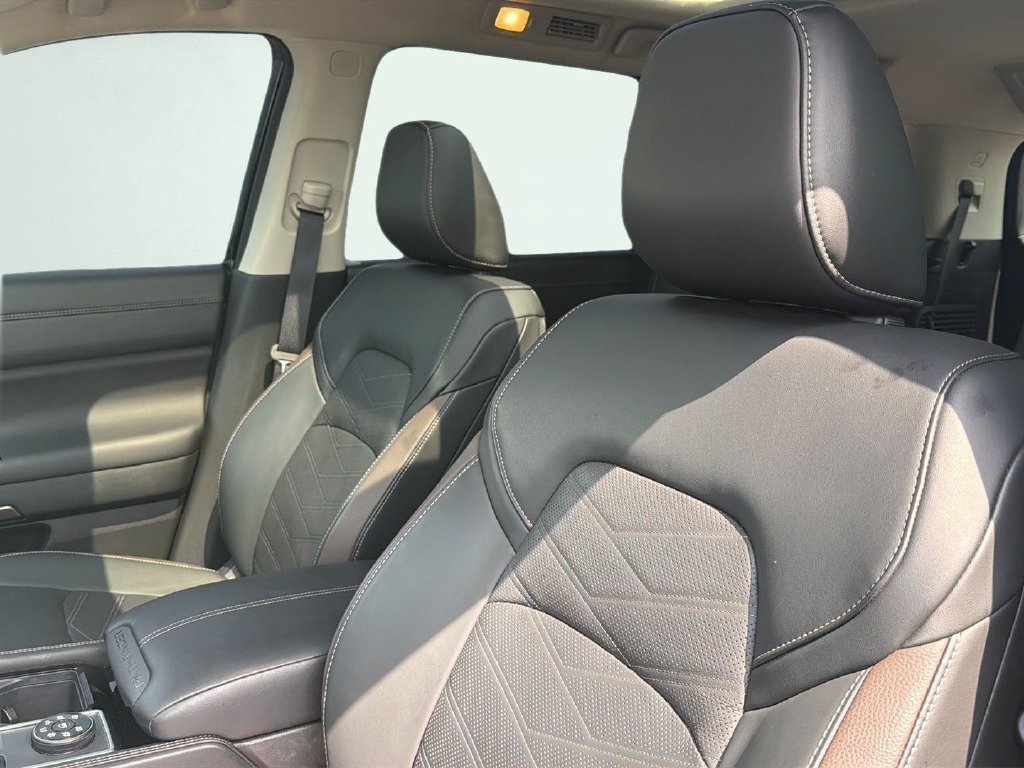 Used 2025 Nissan Pathfinder Platinum AWD/4WD image 8