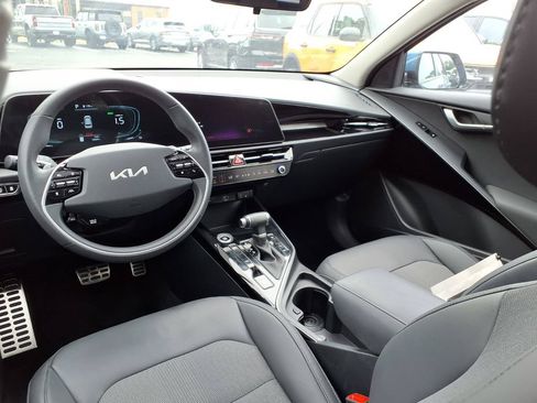 Used 2025 Kia Niro EX Touring FWD image 5