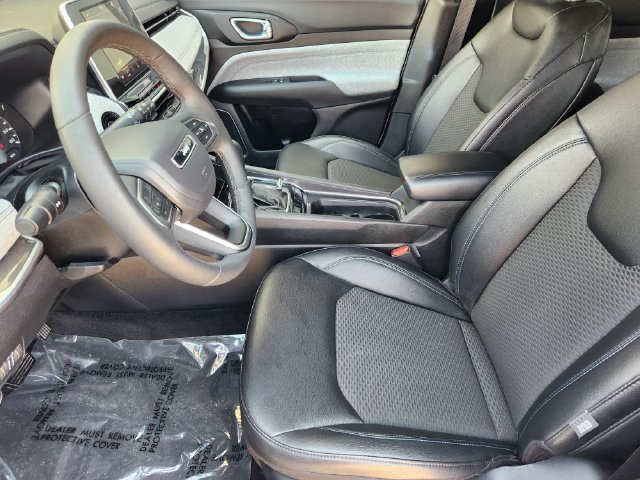 Used 2025 Jeep Compass Latitude AWD/4WD image 4