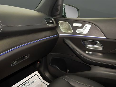 Used 2024 Mercedes-Benz GLS 450 4MATIC image 24