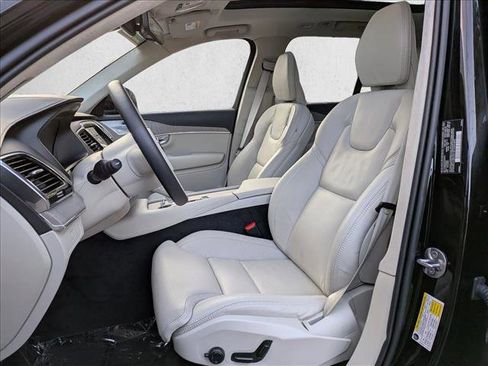 Certified 2025 Volvo XC90 B6 Ultra w/ Lounge Package image 12