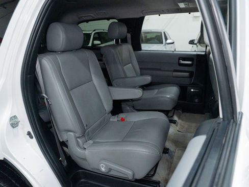 Used 2010 Toyota Sequoia Limited image 34
