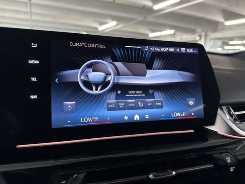 Used 2025 BMW X2 xDrive28i AWD/4WD image 19